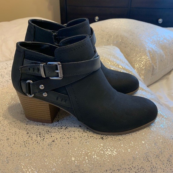Indigo black suede ankle booties - Picture 7 of 7
